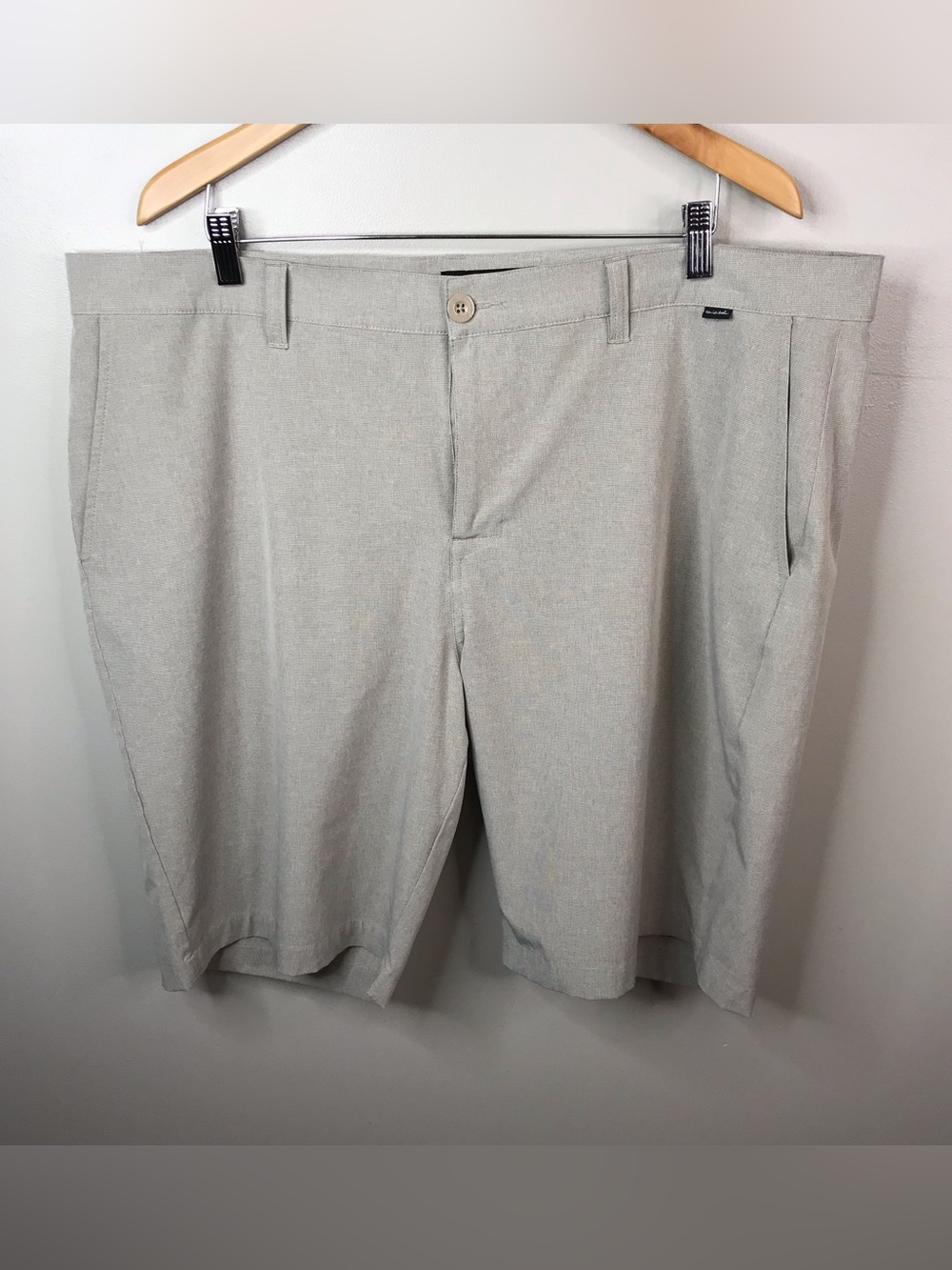 Travis Mathew Performance Shorts Sz 42